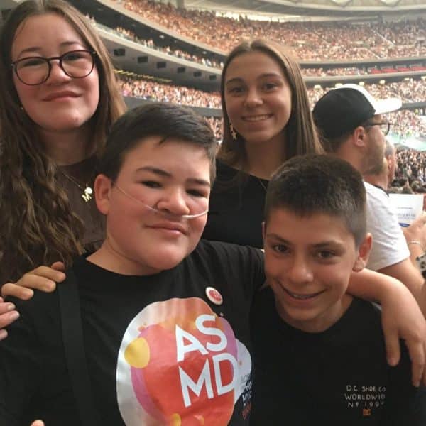 Jovenes de la asociación en el concierto de Ed Sheeran