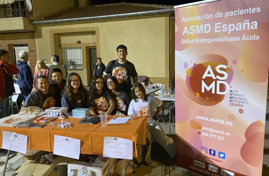 Cena solidaria Monterrubio. Mesa de inscripciones y venta solidaria.