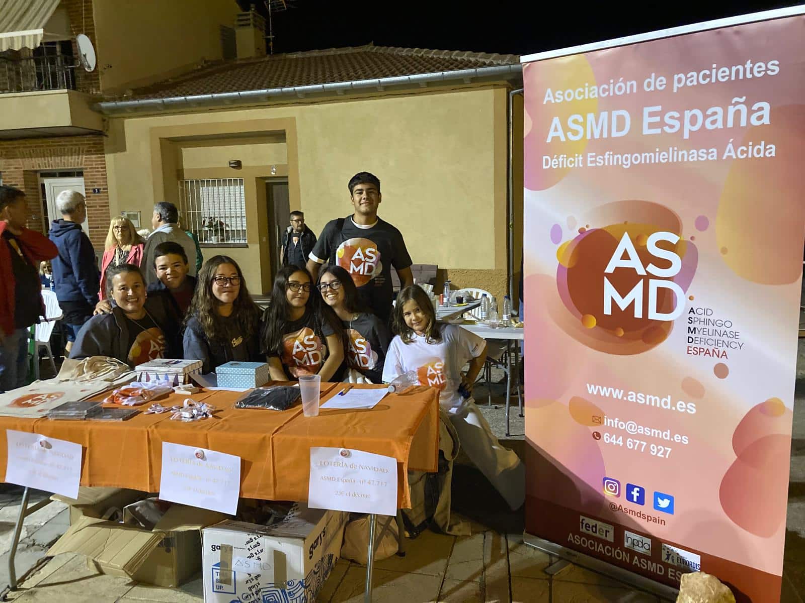 Cena solidaria Monterrubio. Mesa de inscripciones y venta solidaria.