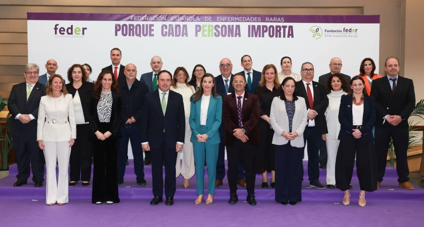Junta directiva de FEDER junto autoridades y Reina Letizia en el Día Mundial Enfermedades Raras 2026