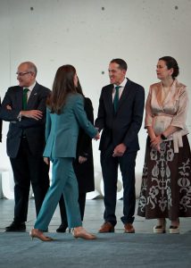 Daniel de Vicente, presidente de ASMD España saluda a la Reina Letizia